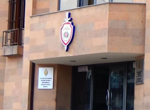 Զենքի գործադրմամբ Մոսկովյան փողոցի խանութից փող ու ծխախոտ է գողացել