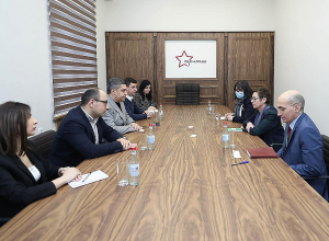 «Պատիվ ունեմ» խմբակցության անդամները Ֆրանսիայի դեսպանին են ներկայացրել Ադրբեջանի կողմից իրականացվող խախտումները