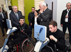 Президент Ваагн Хачатрян посетил реабилитационный центр «Дом солдата»