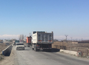 Մ-3 ճանապարհի 11․1-րդ կմ հատվածում գտնվող կամրջի երթևեկությունն իրականացվում է մեկ գոտիով՝ երկկողմ երթևեկությամբ