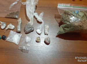 Կալանավորված անձի խուզարկությամբ հայտնաբերել են խոշոր չափի թմրամիջոցներ