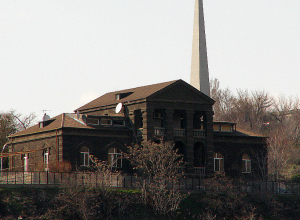 Լևոն Տեր-Պետրոսյանը հանդիպել է ԼՂՀ նախագահ Արայիկ Հարությունյանի հետ