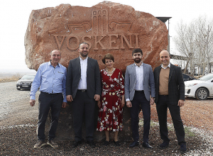 Վահան Քերոբյանն Արմավիրի մարզում այցելել է «Ոսկենի Գինիներ» գինեգործարան