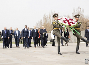 Վրաստանի խորհրդարանի նախագահն ու խորհրդարանականներն այցելել են Ծիծեռնակաբերդ