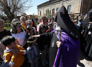 Ծաղկազարդը՝ Էջմիածնում