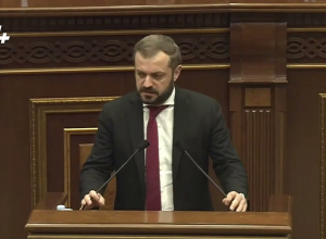 Пусть шефы оппозиции не спасают свои дворцы от Арцаха, а идут спасать Арцах в Степанакерте: Папоян