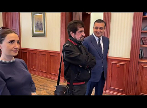 Арут Памбукчян в гостях у парней Дома солдата