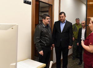 Президент Арцаха посетил недавно открывшийся медицинский центр