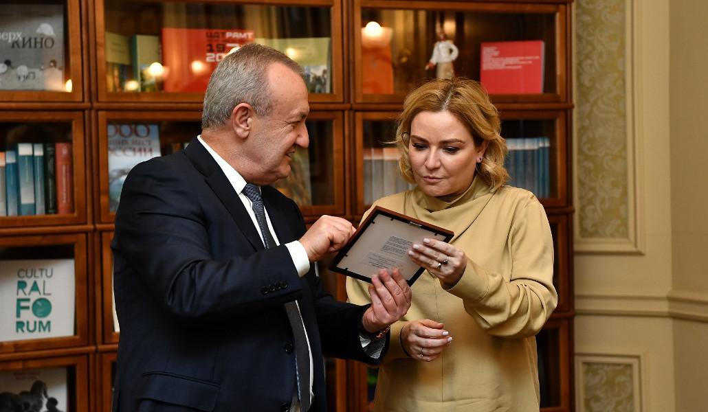 cc1e3e5c39ef255663a606dfd96c8653