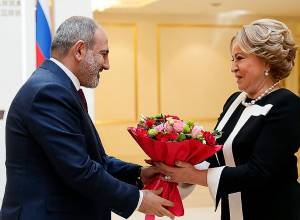 Пашинян с цветами отправился к Матвиенко