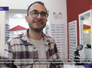 Армянин из Сирии Абраам уже 7 лет занимается в Армении бизнесом очков