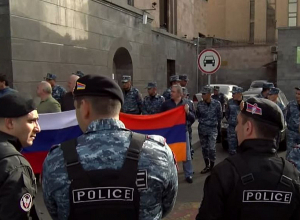 Ո՛չ մերօրյա ցեղասպանությանը․ պիկետ՝ ՌԴ դեսպանատան մոտ. այստեղ են նաև ռուսամետ ուժեր․ ՈՒՂԻՂ