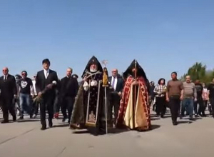 Կաթողիկոսը ծաղիկներ խոնարհեց Հայոց ցեղասպանության զոհերի հիշատակին