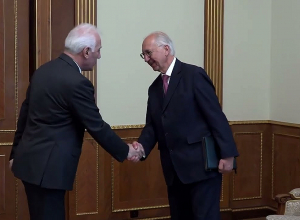 Ваагн Хачатурян встретился с председателем Совета французских армян Даниэлем Кюркджяном