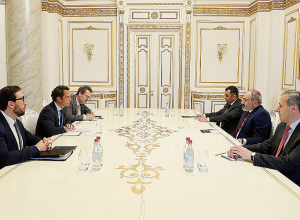 Премьер-министр принял специального представителя генерального секретаря НАТО