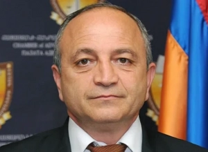 Նորմալ երկրում, երբ երկրի ղեկավարը գալիս է, բոլորը կանգնում են, ոչ թե պետք է տեսուչներ կանգնեցնես․ Հղի կնոջը վրաերթի ենթարկած ոստիկանի փաստաբան․ Aravot.am