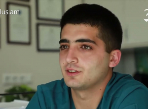 Արթուրը հենց առաջին օրը կամավորագրվեց եւ մեկնեց ռազմաճակատ