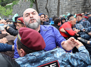 Как задерживают Армена Ашотяна