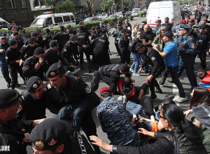 Полиция задержала 13 протестующих, в том числе Амбика Сасуняна