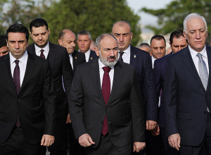 Пашинян в Ераблуре почтил память пожертвовавших жизнью героев