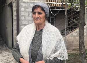 Враг всего в 4 км, но это ничего: жительница Норашена призывает не покидать землю