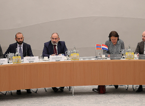 Փաշինյանը հանդիպել է Նիդերլանդների Սենատի նախագահ Յան Անտոնի Բրաունին