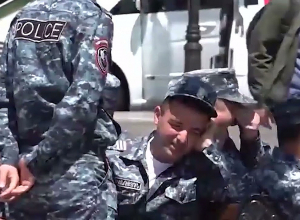 Большое количество полицейских на Площади Республики