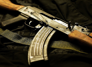 Էրեբունու ոստիկանները հայտնաբերել են ապօրինի պահվող ինքնաձիգ ու փամփուշտներ