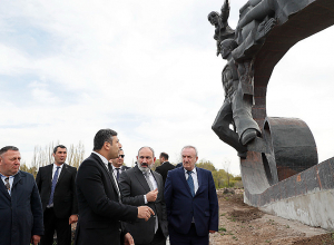 Վարչապետը ծանոթացել է «Անվերջության ժապավեն» և «Արձագանք» արձանների վերականգնման աշխատանքներին