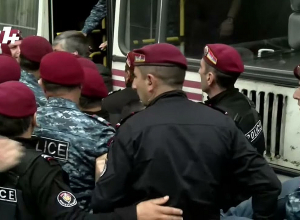 Полиция задержала Шармазанова и ряд демонстрантов