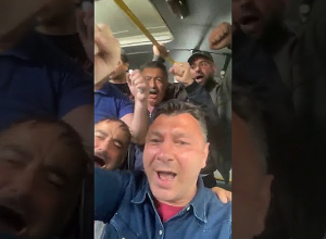 Шармазанов вышел в прямой эфир из полицейской машины