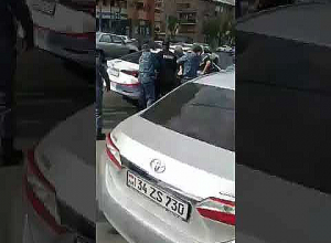 Կոմիտասում լարված վիճակ է․ ցուցարարները բերման են ենթարկվում