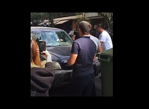 Երիտասարդներն աղբամաններով փակել են Սայաթ Նովա փողոցը