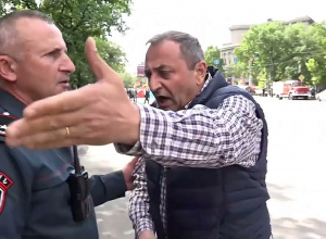 «Красные береты» применяют силу против депутата Арцвика Минасяна