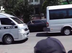 Լարված վիճակ մետրոյի Երիտասարդական կայարանում․ ոստիկանները բերման են ենթարկում․ ՈՒՂԻՂ