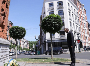 Арарат Мирзоян в Брюсселе возложил венок к хачкару памяти жертв Геноцида армян