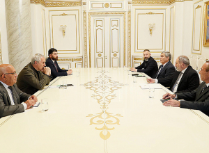 Премьер-министр встретился с внепарламентскими политическими силами