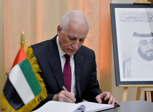 Президент Ваагн Хачатурян сделал запись в Книге соболезнований, открытой в посольстве ОАЭ