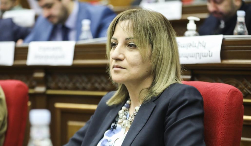 Անուշ Բեղլոյան