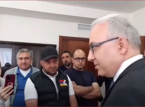 Перебранка между депутатами и замминистра ИД