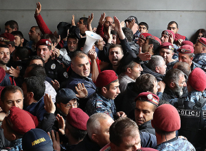 Толкотня и напряжённая обстановка возле МИД-а