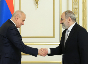 Премьер-министр Пашинян принял посла РФ Сергея Копыркина