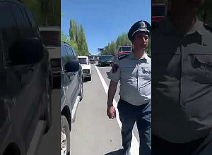 Граждане перекрыли трассу Ереван-Севан