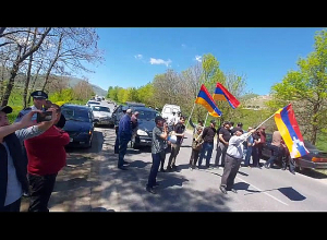 Демонстранты перекрыли трассу Спитак-Ванадзор