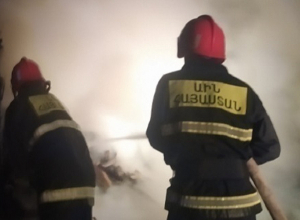 Գյումրիում հրդեհ է բռնկվել 2 տնակների ընդհանուր տանիքում