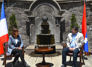 Արցախի նախագահը Գորիսում ընդունել է Փարիզի քաղաքապետի գլխավորած պատվիրակությանը