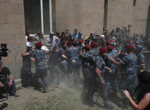 Լրագրողական կազմակերպությունների պահանջը ոստիկանությունից․ լրագրողների նկատմամբ բիրտ ուժ է կիրառվել