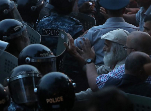 Ոստիկանները, որոնք բռունցքներով ու քացիներով մասնակցում են քաոսի ստեղծմանը, պետք է պատժվեն. Սանասարյան