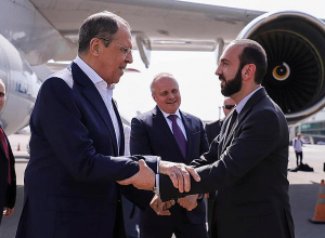 Глава МИД РФ Сергей Лавров прибыл в Ереван: его встретил министр ИД РА Арарат Мирзоян