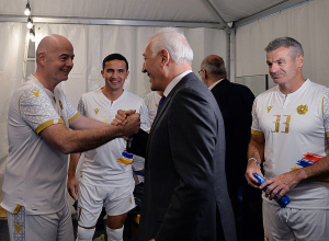 Նախագաh Վահագն Խաչատուրյանը ներկա է գտնվել աշխարհահռչակ ֆուտբոլիստների մասնակցությամբ հանդիպմանը